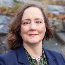 Anna Bjertsjö i blå kavaj